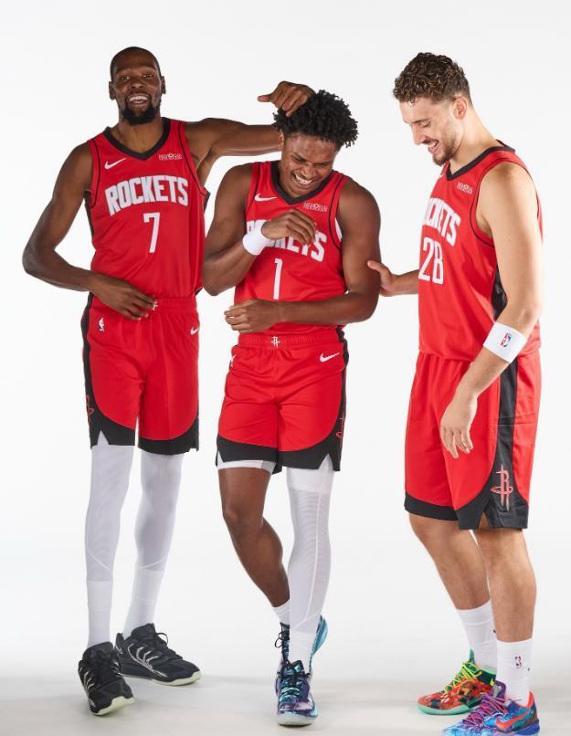 体育视频-执着于三分？火箭变阵酿苦果！31岁明星中锋遭雪藏，乌度卡用错人