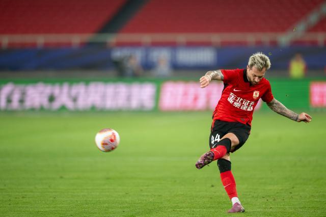 免费体育五大联赛-【中超】徐浩峰手球被吹 亚泰0比0河南两连平