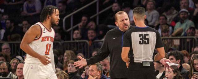 赛事在线观看-走步与翻腕吹判大幅度增加 联盟为何狠抓基本功？