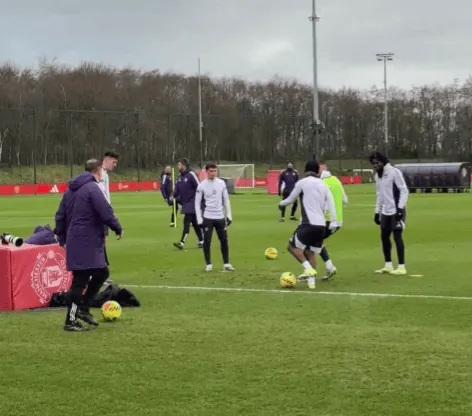 高清赛事-齐尔克泽&amp;amp;德里赫特缺席曼联今日训练，后者已伤缺近2个月